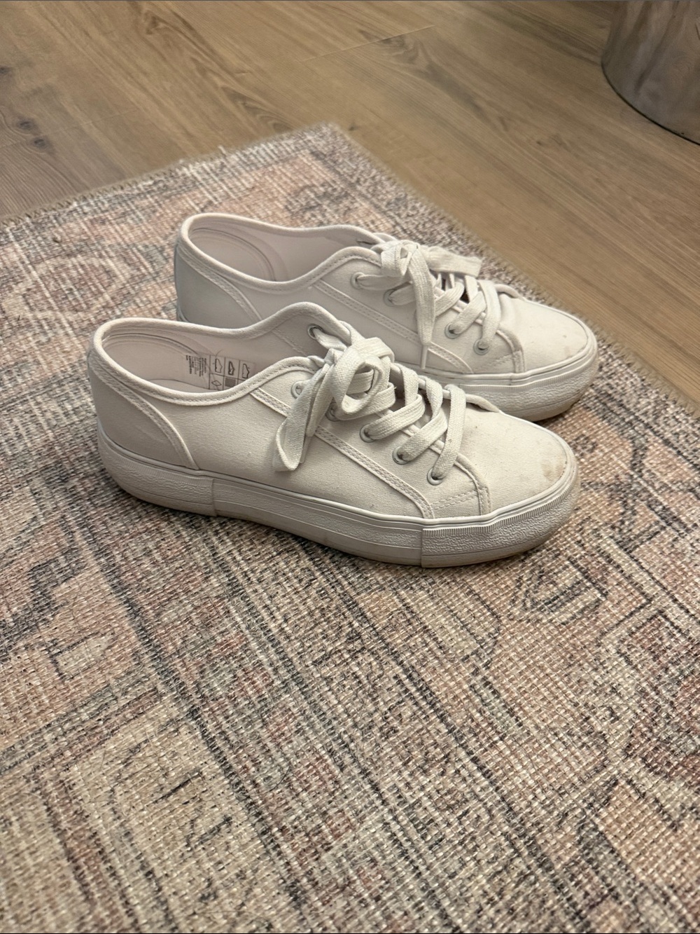 H&M Off-White Low-Top Lace-Up Sneakers